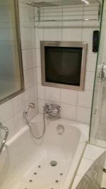 Flatscreen_vor_Röhre.jpg
