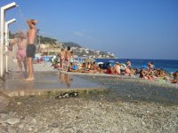 voll-gepackter-Strand-von-Nizza.jpg