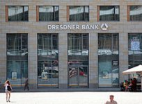 220px-Dresdner_Bank_Dresden_Altmarkt_01.jpg