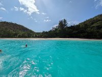 Anse Georgette (vom Boot).jpg