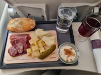 Flug ZRH-LCY Apero Plättli effektiv.jpg