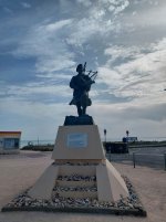 Sword Beach: Denkmal am Strandbereich.