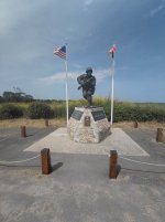 Richard D. Winters Leadership Monument – Gesamtansicht.