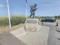 Richard D. Winters Leadership Monument – seitliche Ansicht.