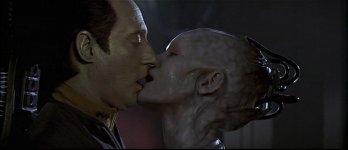 star_trek_data_kiss.jpg