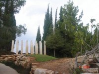 Oben am Kindermahnmal.jpg