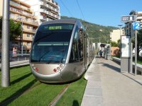 die-hochmoderne-strassenbahn-in-nizza.jpg