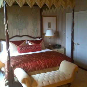 King size bed room