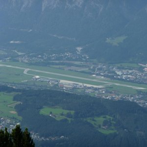 Obwohl, der Blick auf LOWI/INN ist gut von der Terrasse des Schutzhauses.