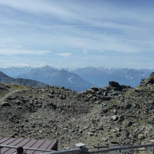 ... und Süden in die Stubaier Alpen.