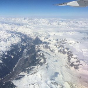 Ambri vor dem Gotthard Massiv