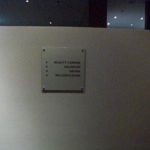 In der Umkleide, Beschilderung (in dieser Form im ganzen Center)