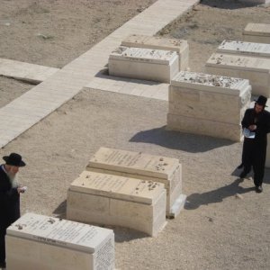 mt of olives graves