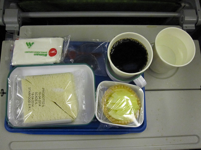 8. Snack auf dem Flug von Frankfurt nach Rom - Sandwich war mit italienischem Schinken belegt