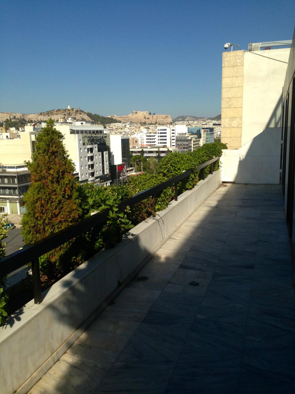 Balkon mit Sicht auf Akropolis