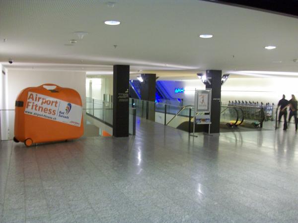 In Richtung Rolltreppe