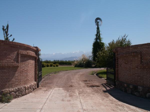 Mendoza / Einfahrt Weingut