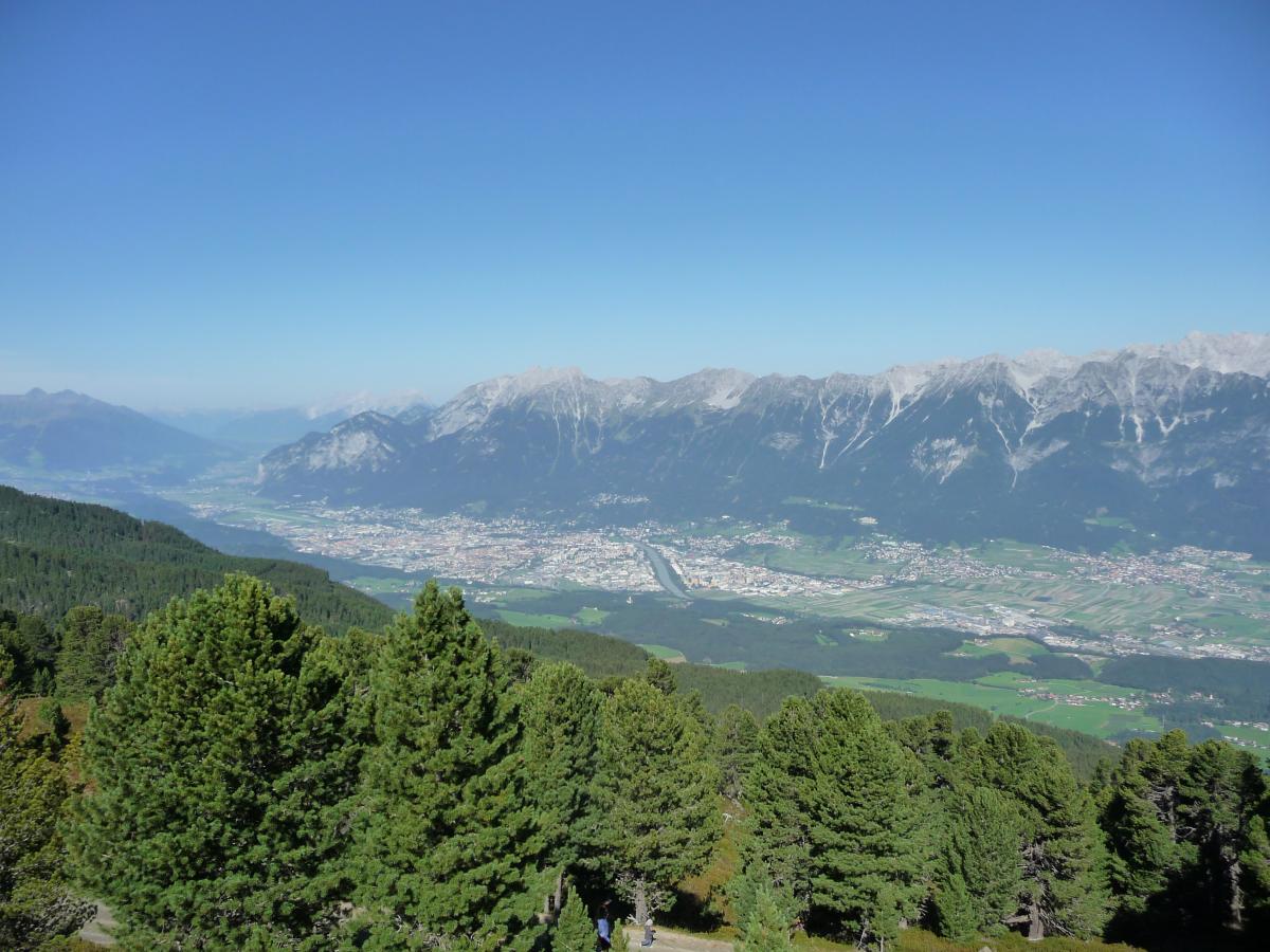 NICHT aus dem Flugzeug - aus dem Sessellift, Blick nach Innsbruck Richtung Oberinntal
